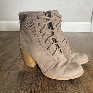 Qupid Tan Ankle Booties w/Heel - Size 6